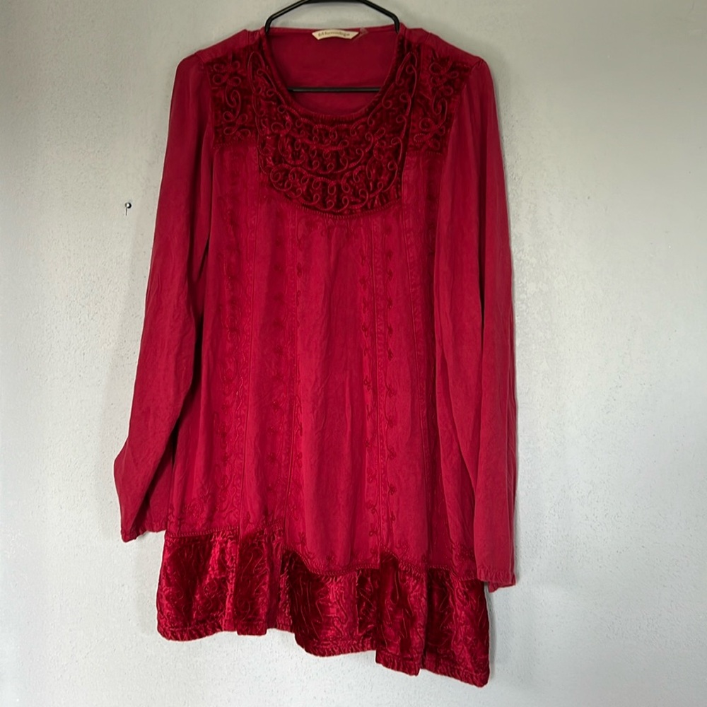 Women’s Soft Surroundings Red Velvet Embroidered Tunic Size L Pre-owned